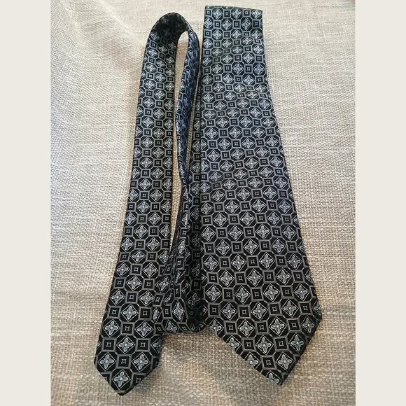 VALENTINO - (Recent) Geometric patterned tie - Picture 3 of 5